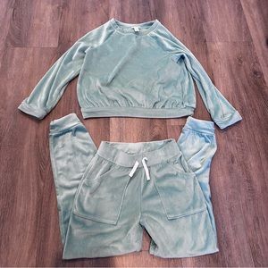 Cat and Jack girls green matching set